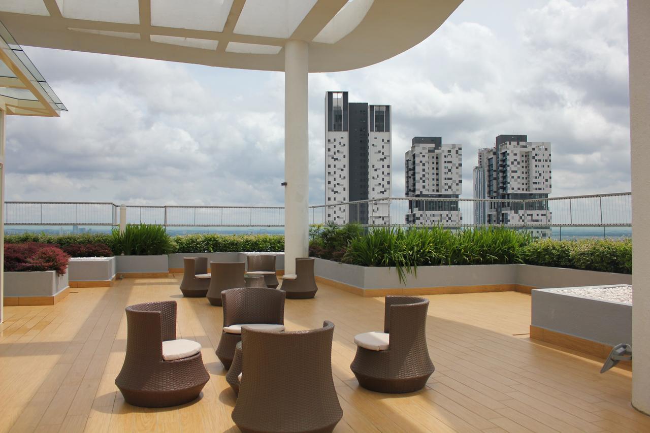 Pinnacle Tower Apartment Stay By Feel Suites Johor Bahru Exterior foto