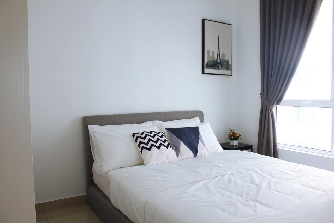Pinnacle Tower Apartment Stay By Feel Suites Johor Bahru Exterior foto