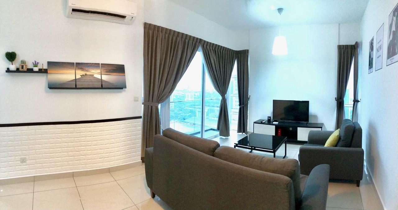 Pinnacle Tower Apartment Stay By Feel Suites Johor Bahru Exterior foto