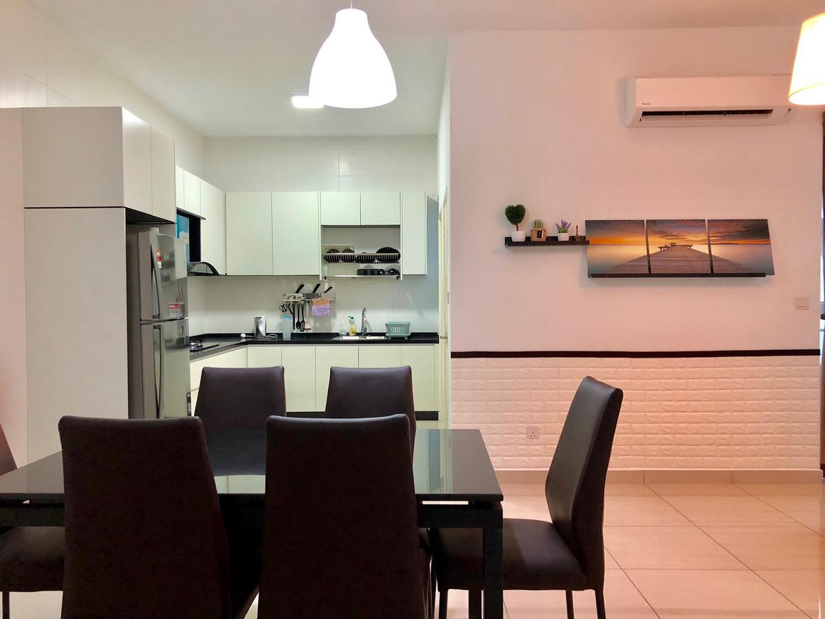 Pinnacle Tower Apartment Stay By Feel Suites Johor Bahru Exterior foto