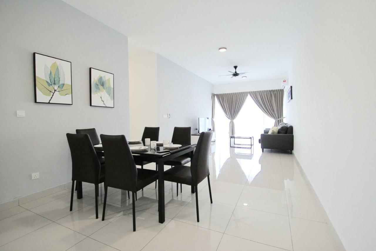 Pinnacle Tower Apartment Stay By Feel Suites Johor Bahru Exterior foto